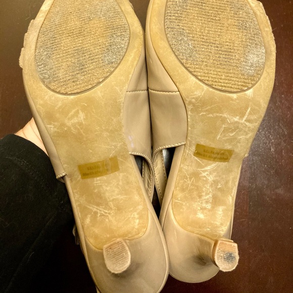 KAREN SCOTT BEIGE PATENT SLINGBACKS-7.5 EUC - Picture 6 of 6